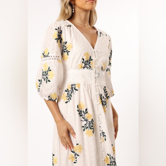 Petal & Pup Christie Maxi Dress Size M - Picture 2 of 6